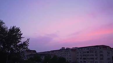 天空夕阳火烧云紫霞晚霞视频的预览图